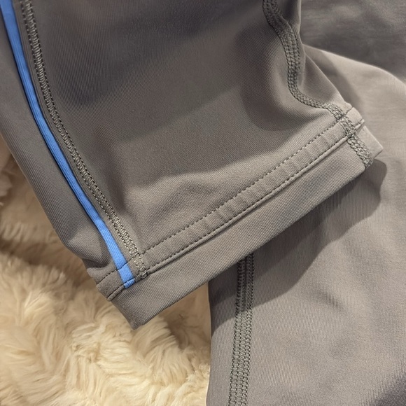 Ivivva by lululemon cropped capris leggings in grey in blue - Picture 5 of 8